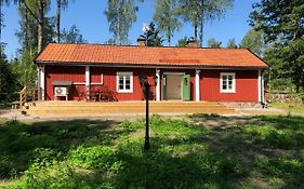 Nedanby | Cottage | Idyllic Location | Porch | Grill